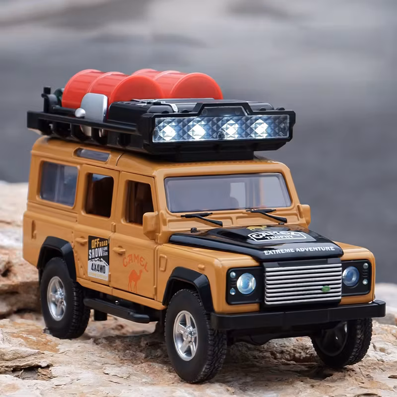 1:32 Land Rover Defender 110 Camel Trophy Alloy Car Model Sound and Light Pull Back Children's Toy Collectibles Birthday gift