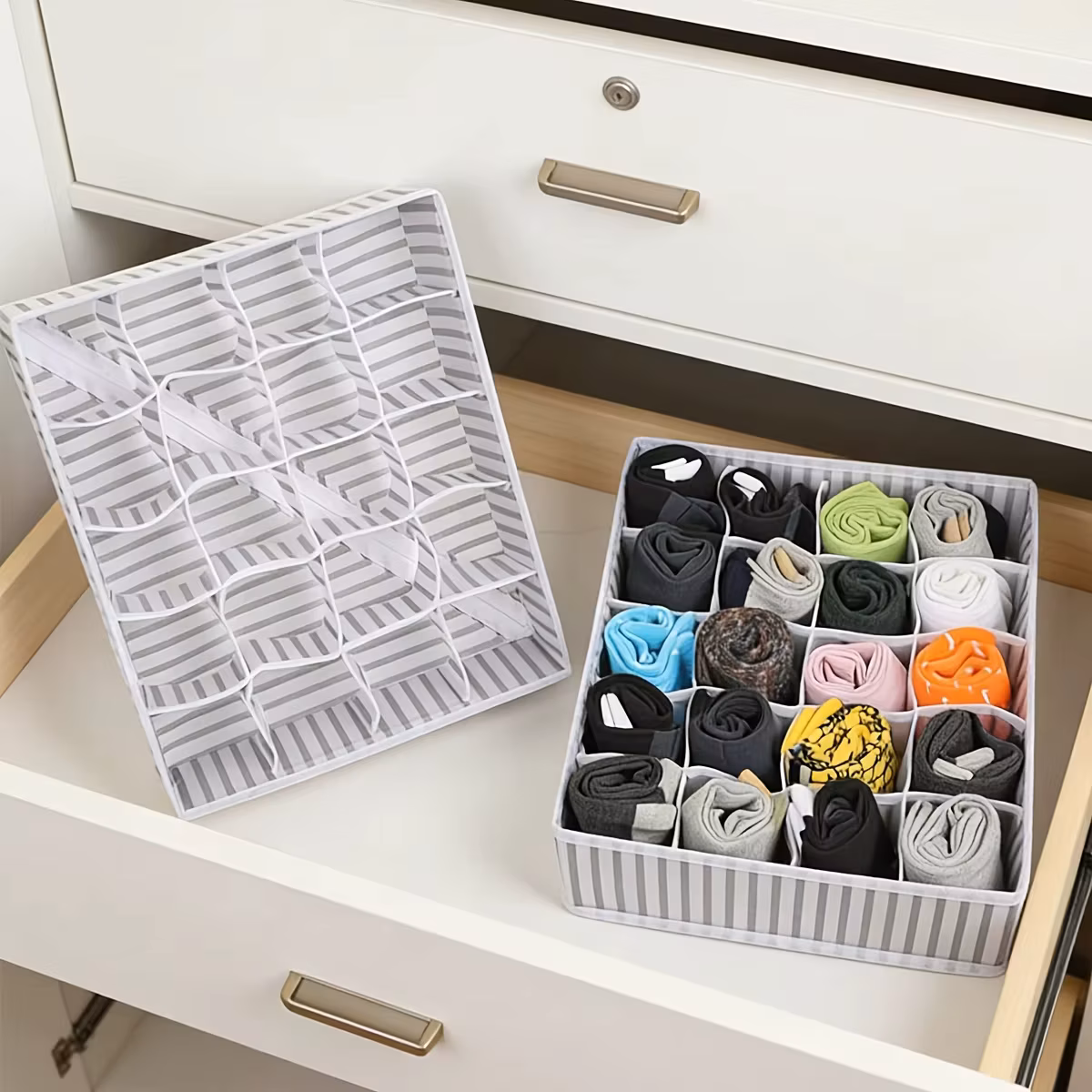 Multi-compartment Storage Box, 1-Pack Drawer Divider with 20 Slots, Ideal for Organizing Socks, Underwear, Ties and Belts