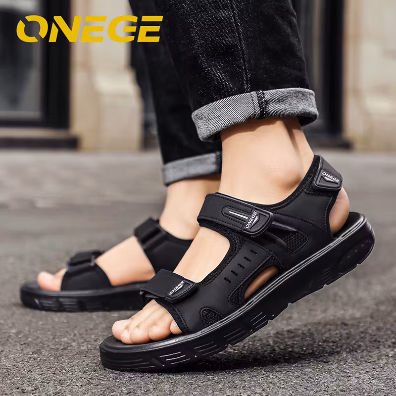 A Pair of Summer Non-Slip Men's Sandals, Sports Outdoor Shoes, Wear-Resistant Driver's Shoes, Youth Large Size Soft-Soled Casual Beach Shoes